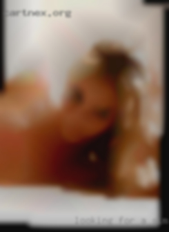 Looking for a fwb in Simpsonville who knows what to do.
